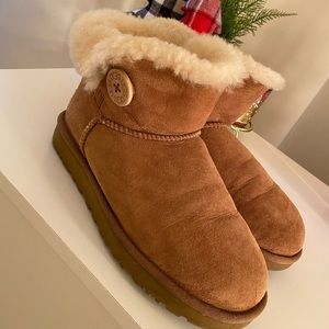 UGG mini bailey button boots